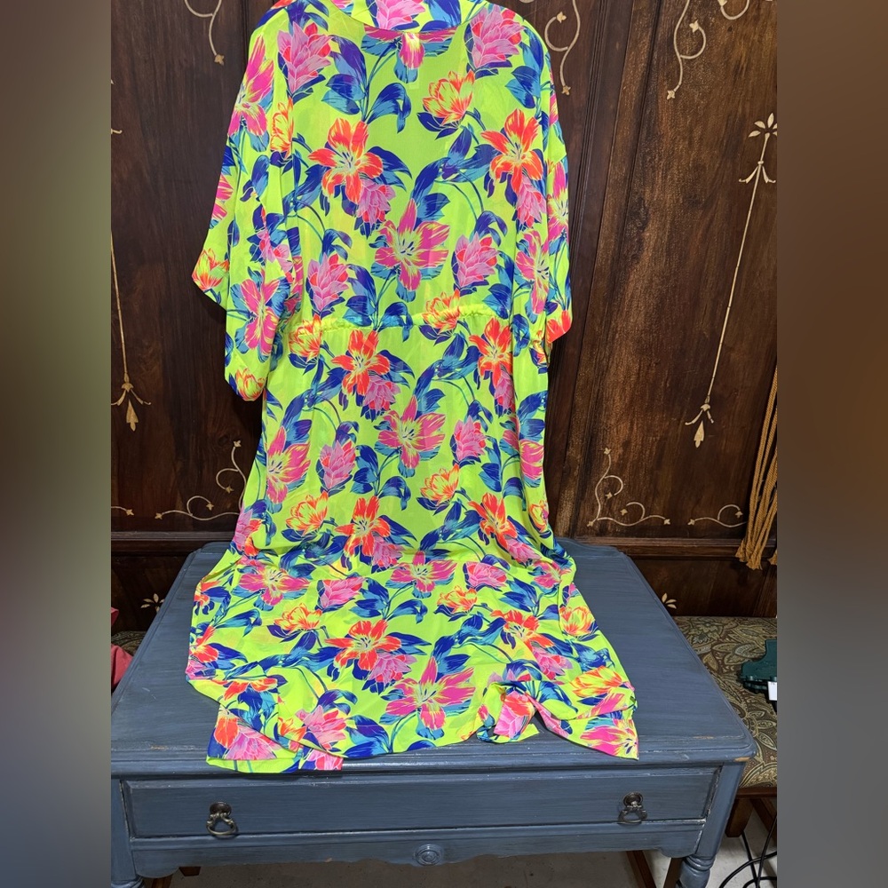Vibrant Floral Kimono - Picture 2 of 5